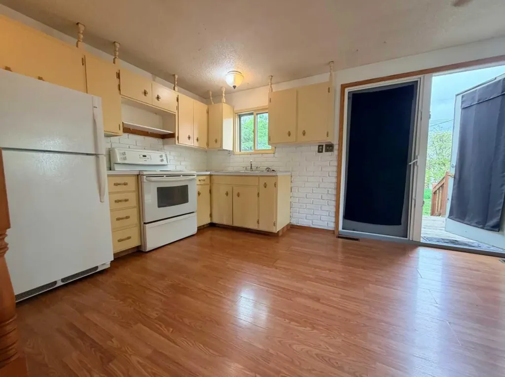 5112 47 Street Rocky Mountain House AB T4T 1M4