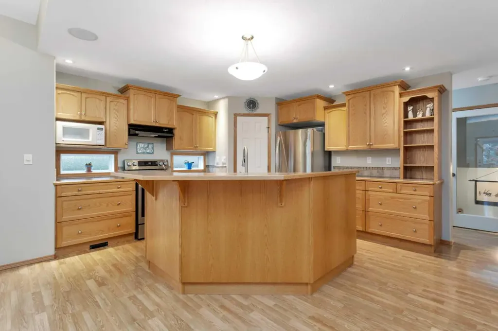 35 Lang Close Red Deer AB T4R 3N3