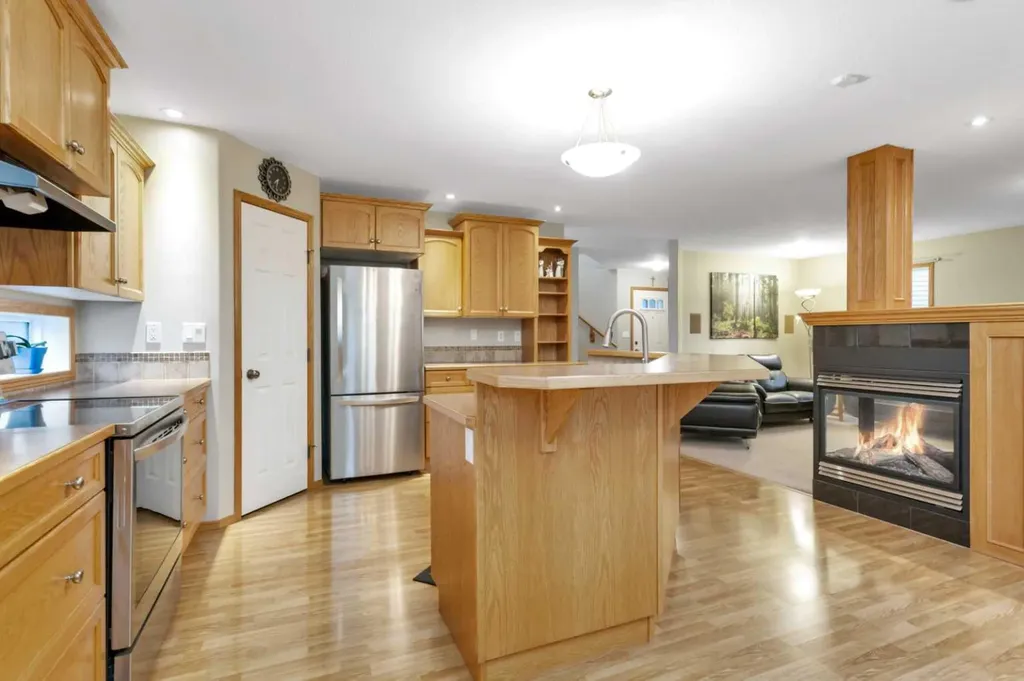 35 Lang Close Red Deer AB T4R 3N3