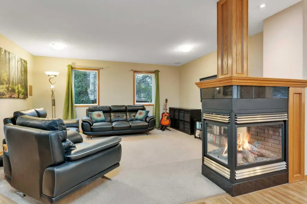 35 Lang Close Red Deer AB T4R 3N3