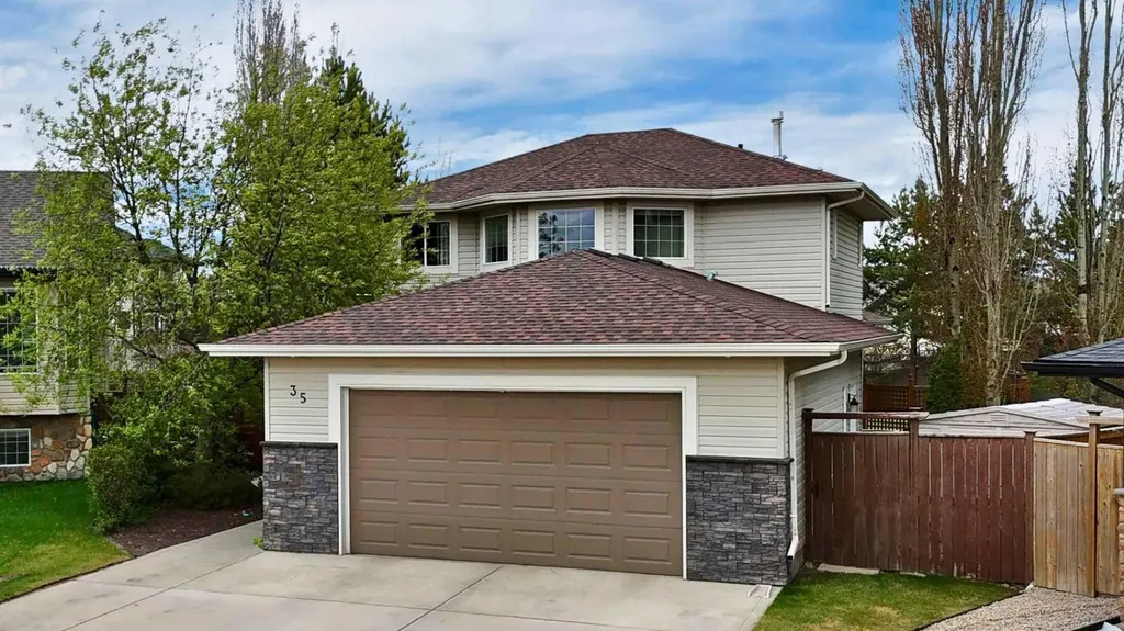 35 Lang Close Red Deer AB T4R 3N3