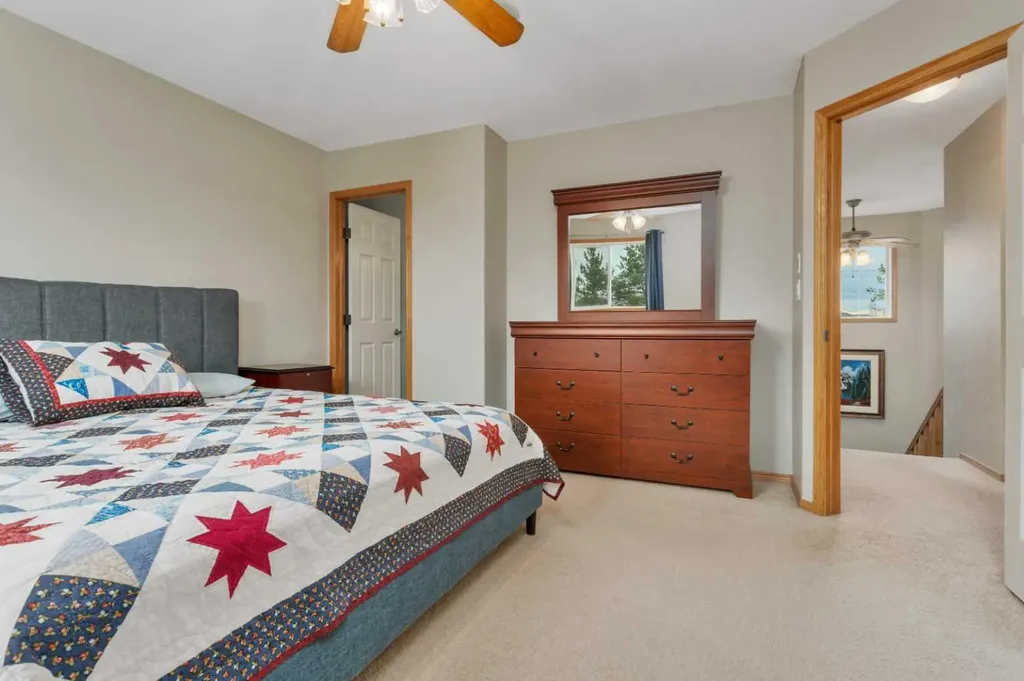 35 Lang Close Red Deer AB T4R 3N3