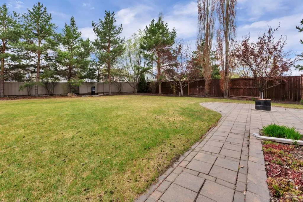 35 Lang Close Red Deer AB T4R 3N3