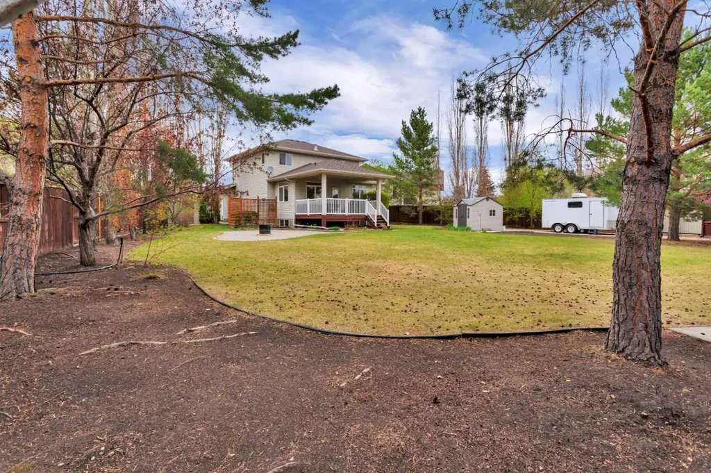 35 Lang Close Red Deer AB T4R 3N3
