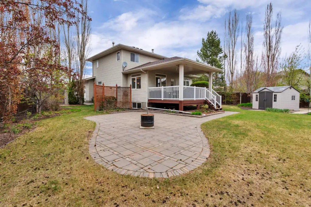 35 Lang Close Red Deer AB T4R 3N3