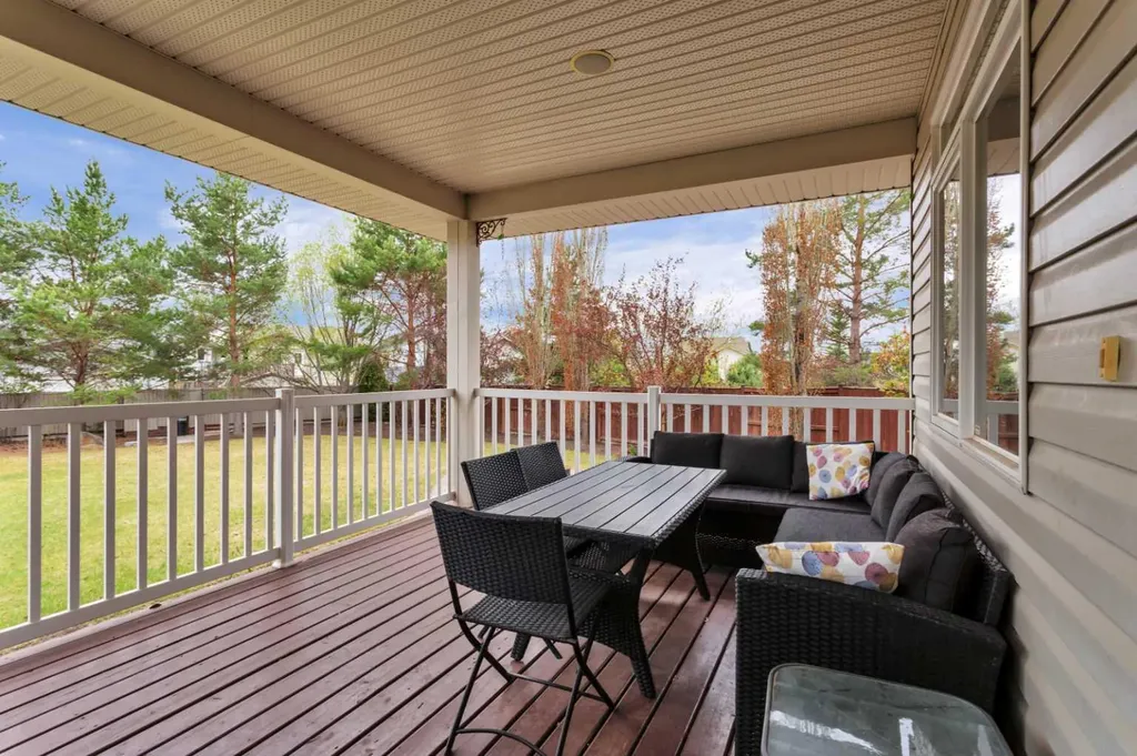35 Lang Close Red Deer AB T4R 3N3