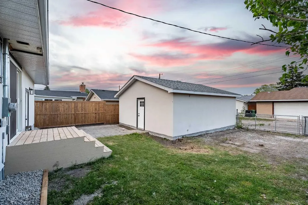 9532 Allison Drive SE Calgary AB T2J 1B5
