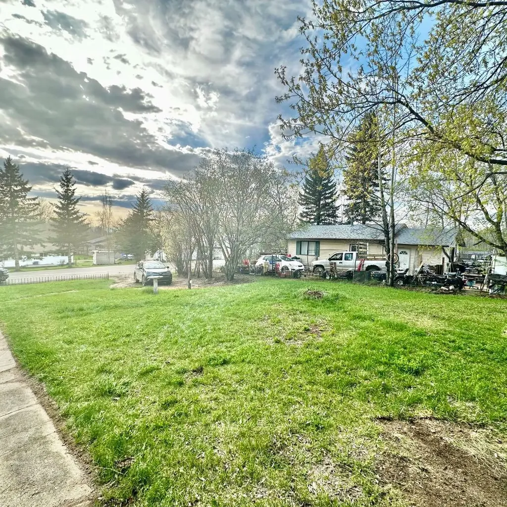 905 & 909 10th Street Hylo AB T0A 1Z0