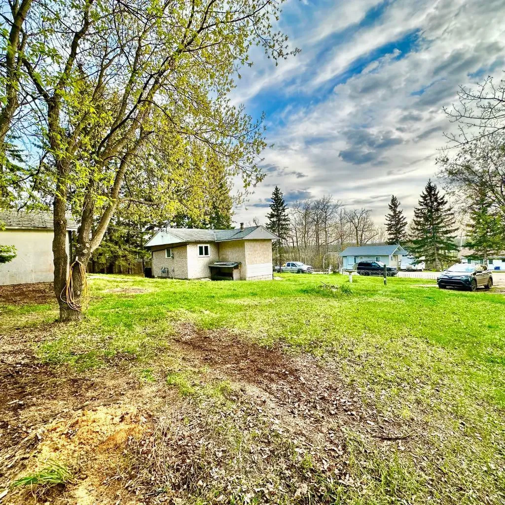 905 & 909 10th Street Hylo AB T0A 1Z0