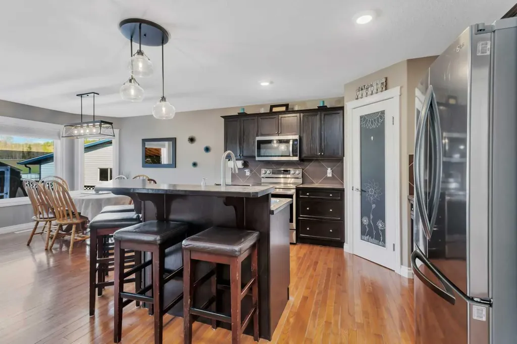 1204 1 Street NE Sundre AB T0M 1X0