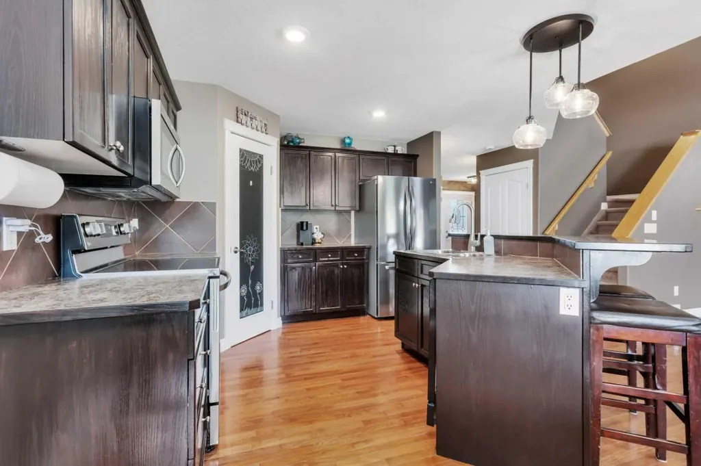 1204 1 Street NE Sundre AB T0M 1X0