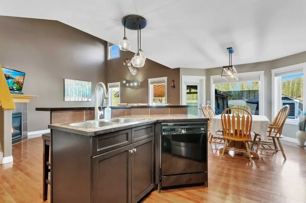 1204 1 Street NE Sundre AB T0M 1X0