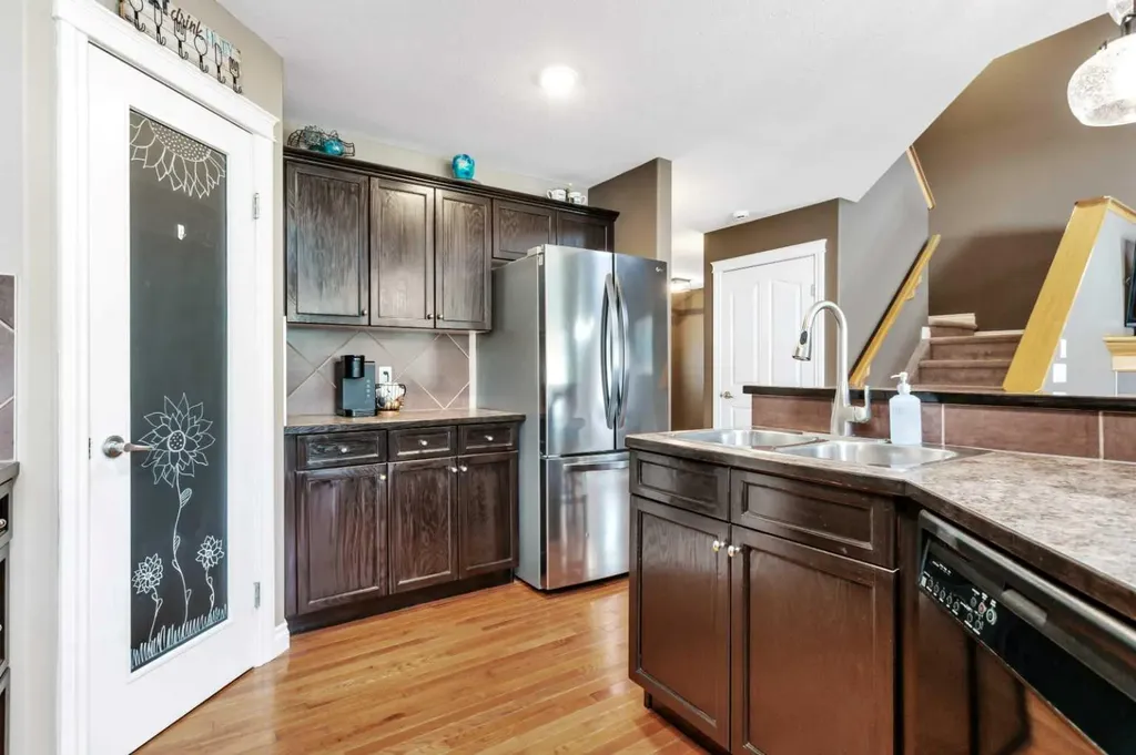 1204 1 Street NE Sundre AB T0M 1X0
