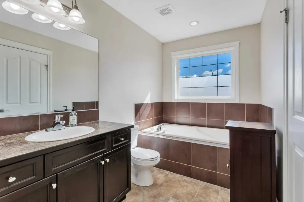 1204 1 Street NE Sundre AB T0M 1X0