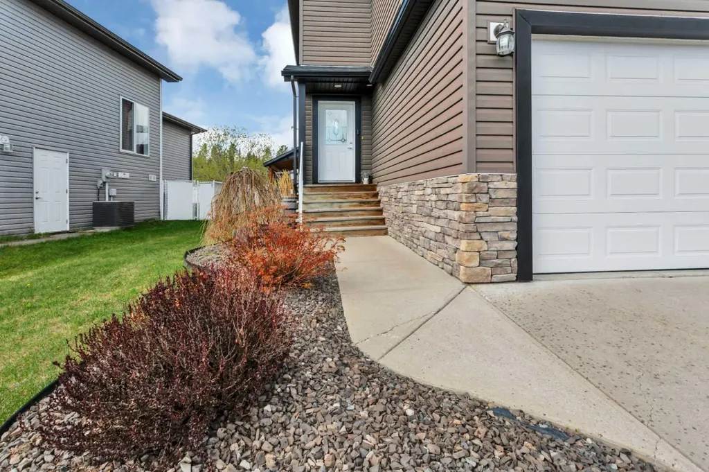 1204 1 Street NE Sundre AB T0M 1X0
