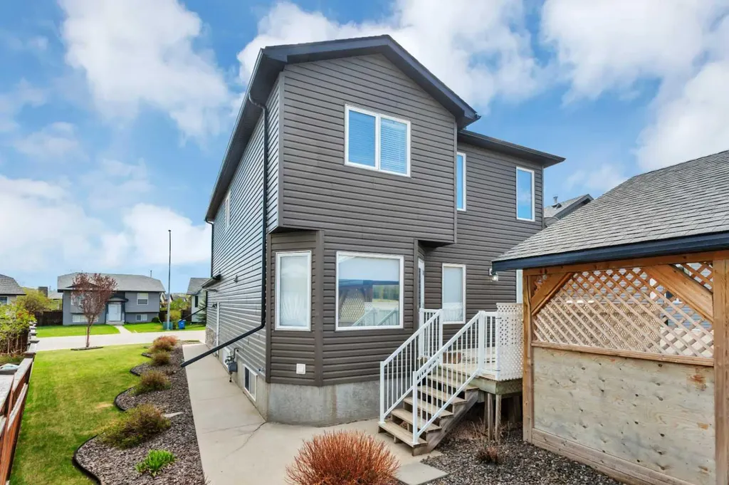 1204 1 Street NE Sundre AB T0M 1X0