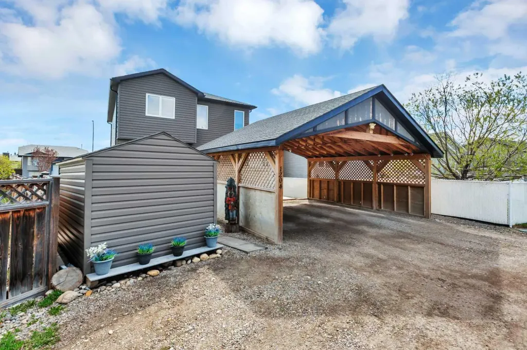 1204 1 Street NE Sundre AB T0M 1X0