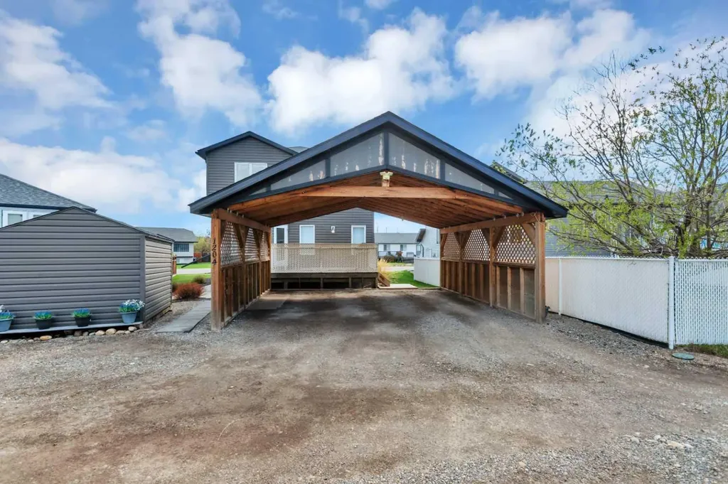 1204 1 Street NE Sundre AB T0M 1X0