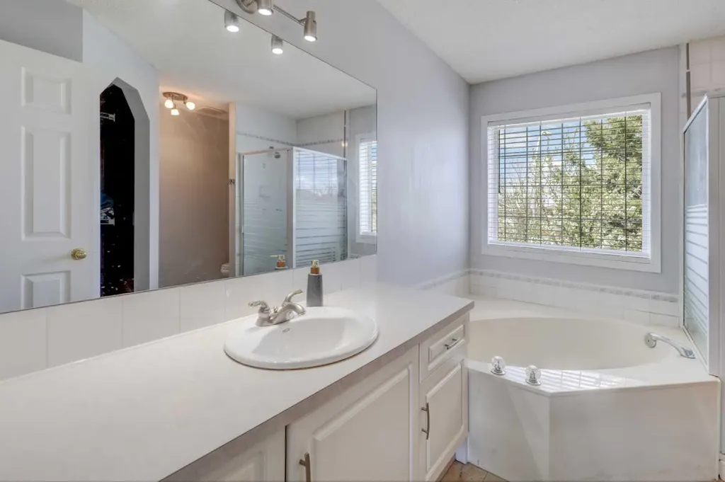 9982 Hidden Valley Drive NW Calgary AB T3A 5G6