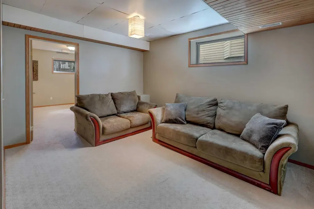 9982 Hidden Valley Drive NW Calgary AB T3A 5G6