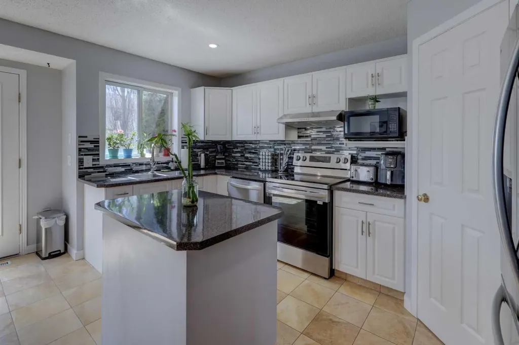 9982 Hidden Valley Drive NW Calgary AB T3A 5G6