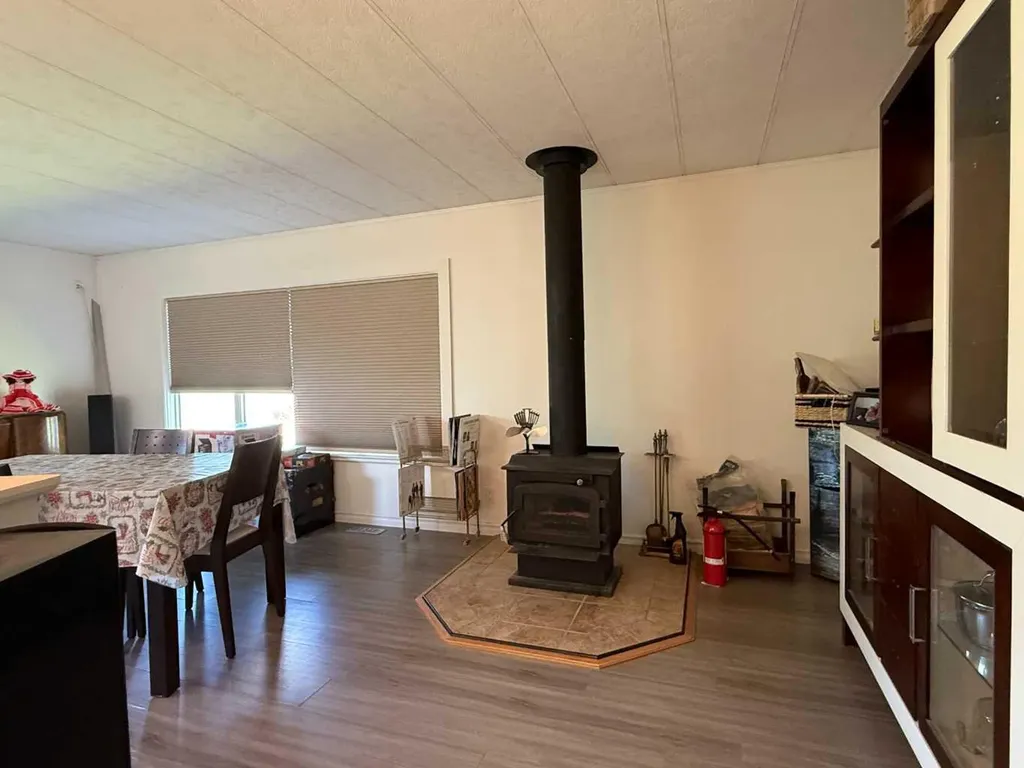 204 6 Street Suffield AB T0J 2N0