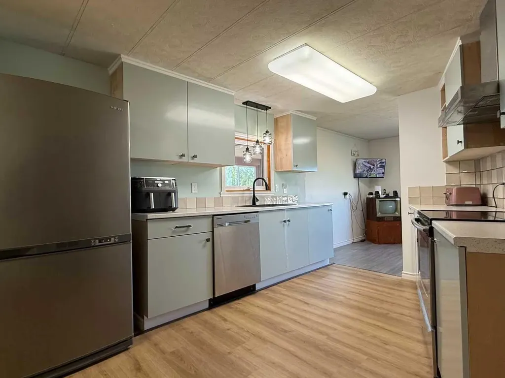 204 6 Street Suffield AB T0J 2N0