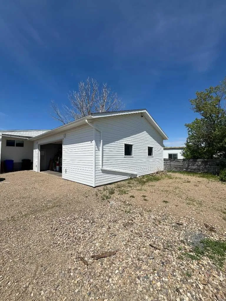 204 6 Street Suffield AB T0J 2N0