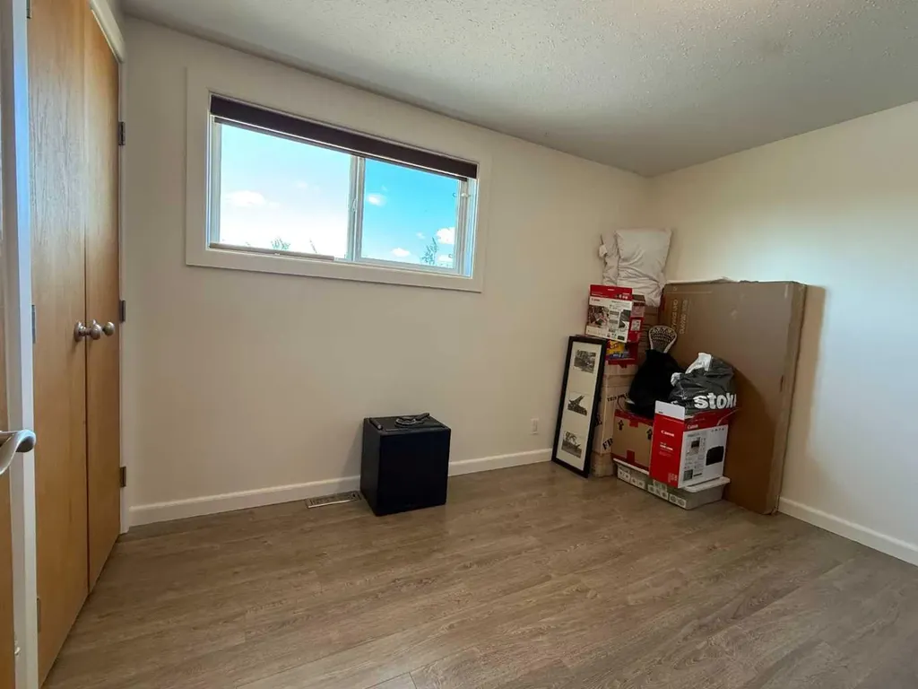 204 6 Street Suffield AB T0J 2N0