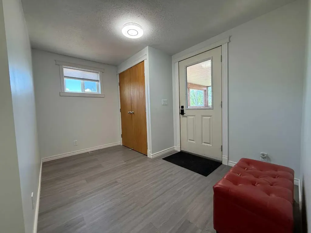 204 6 Street Suffield AB T0J 2N0