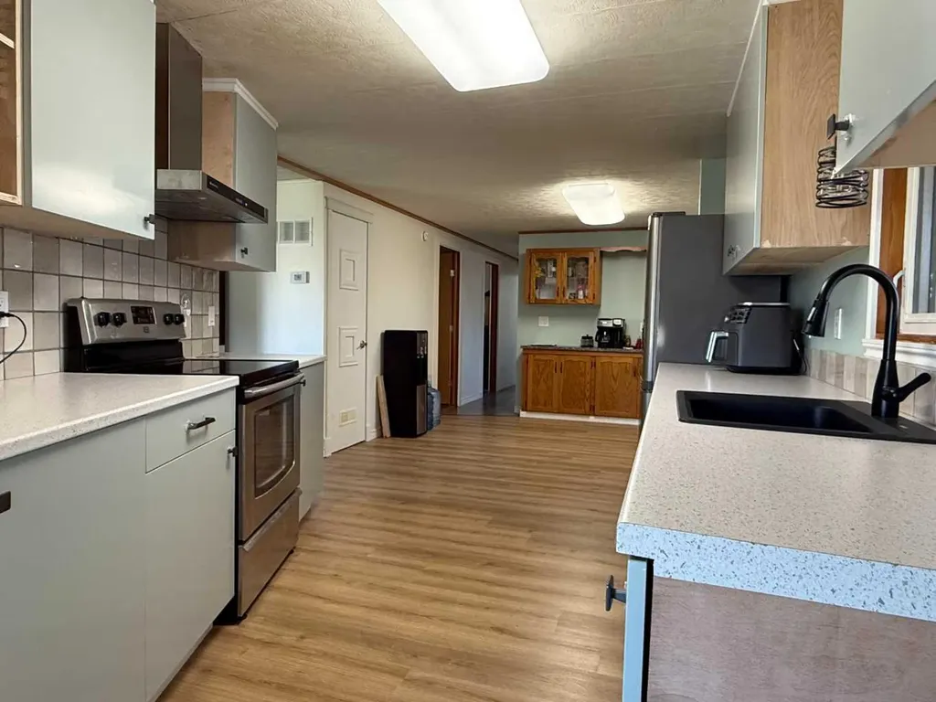 204 6 Street Suffield AB T0J 2N0