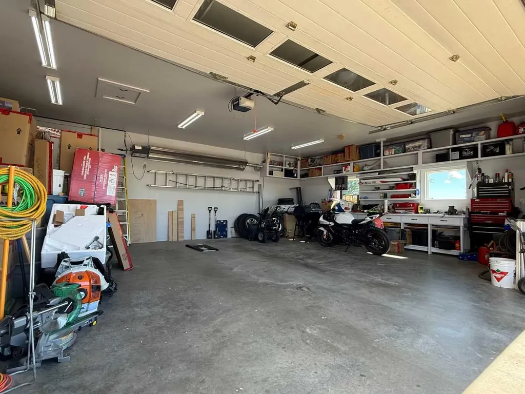 204 6 Street Suffield AB T0J 2N0
