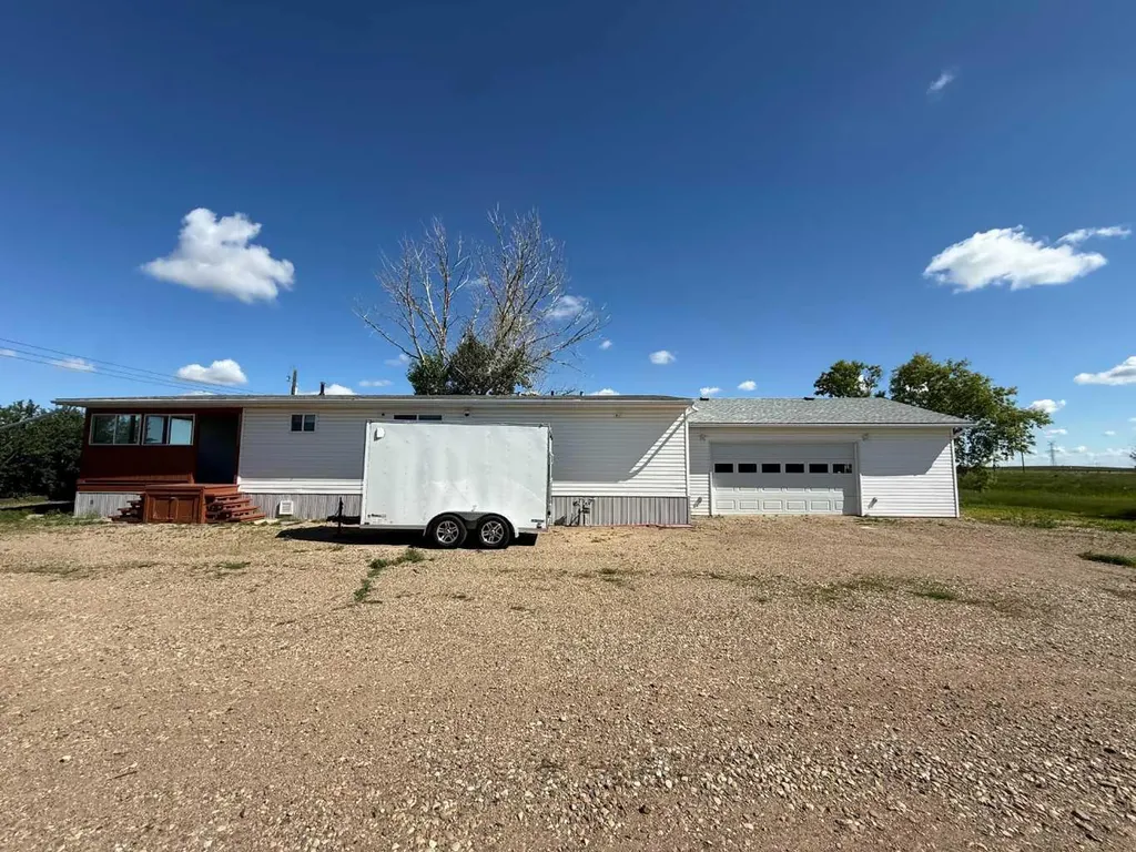 204 6 Street Suffield AB T0J 2N0