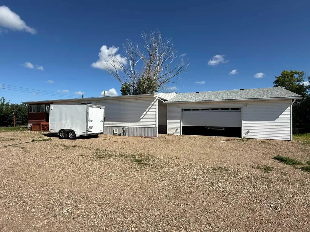 204 6 Street Suffield AB T0J 2N0