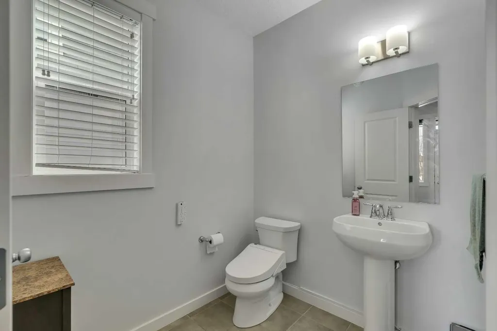 151 Stonemere Green Chestermere AB T1X 0S2