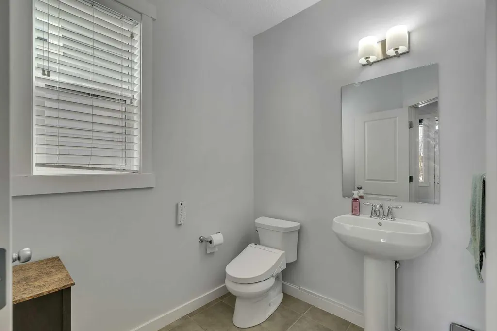 151 Stonemere Green Chestermere AB T1X 0S2