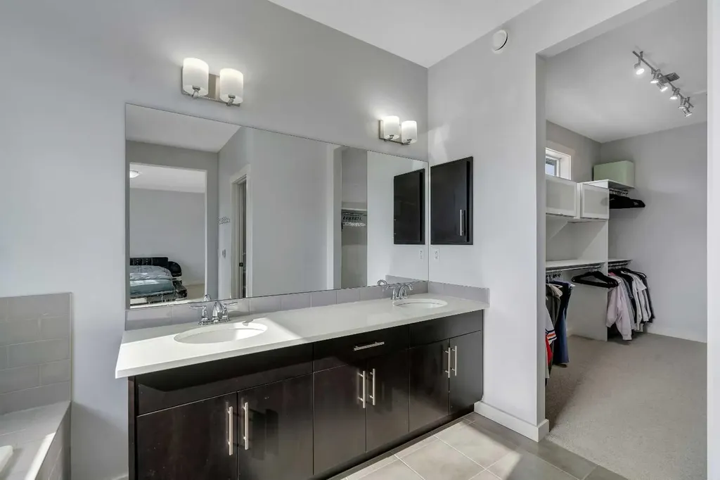 151 Stonemere Green Chestermere AB T1X 0S2