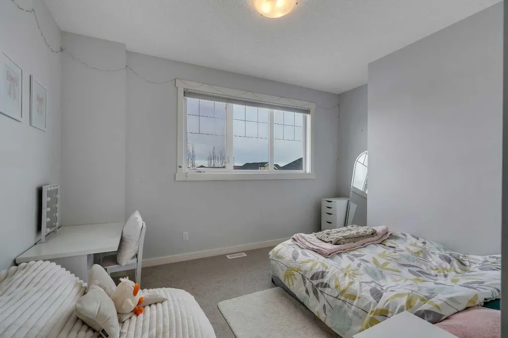 151 Stonemere Green Chestermere AB T1X 0S2
