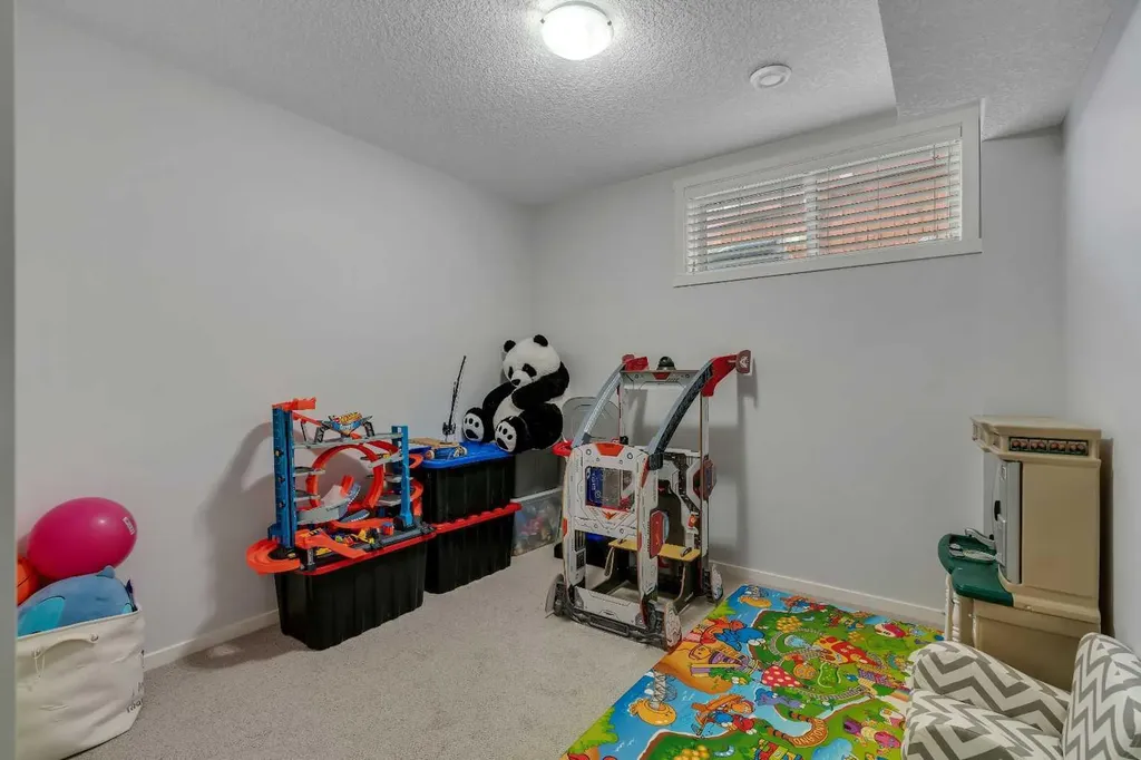 151 Stonemere Green Chestermere AB T1X 0S2