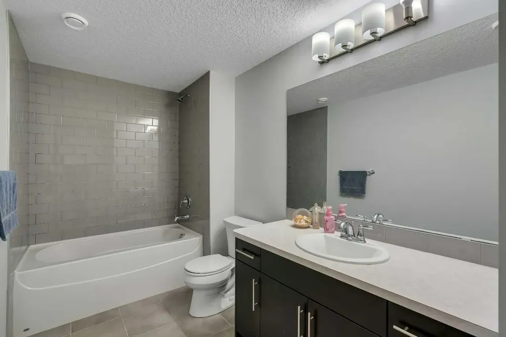 151 Stonemere Green Chestermere AB T1X 0S2