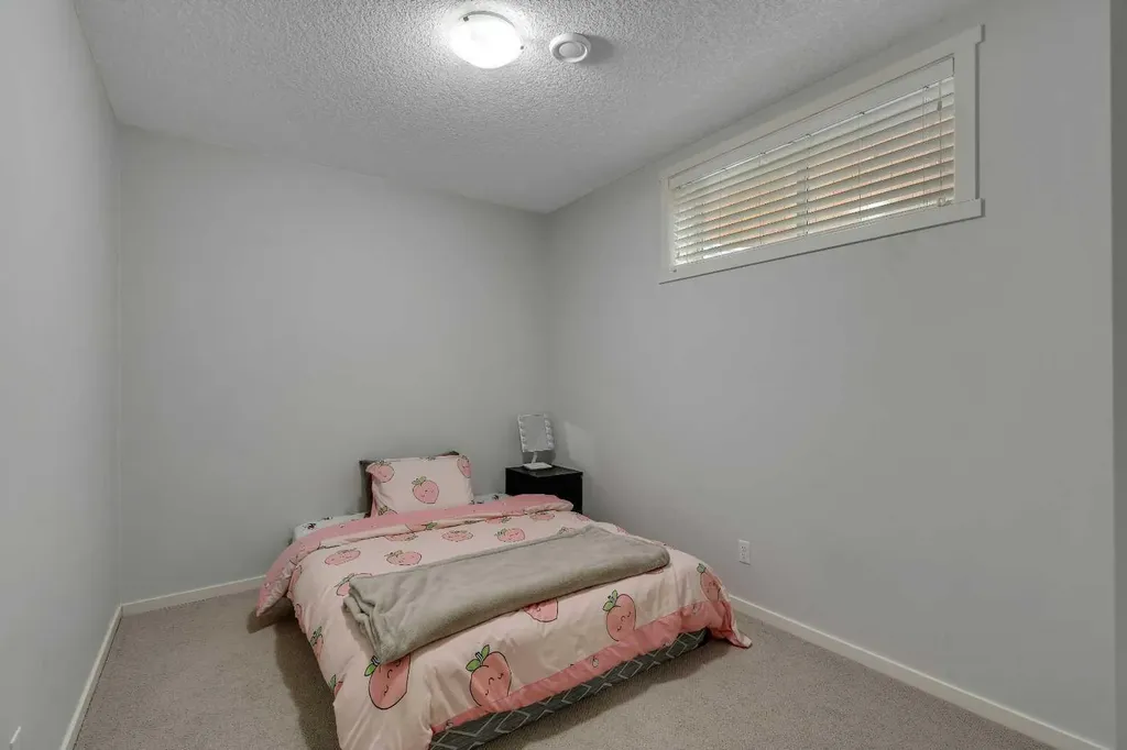 151 Stonemere Green Chestermere AB T1X 0S2