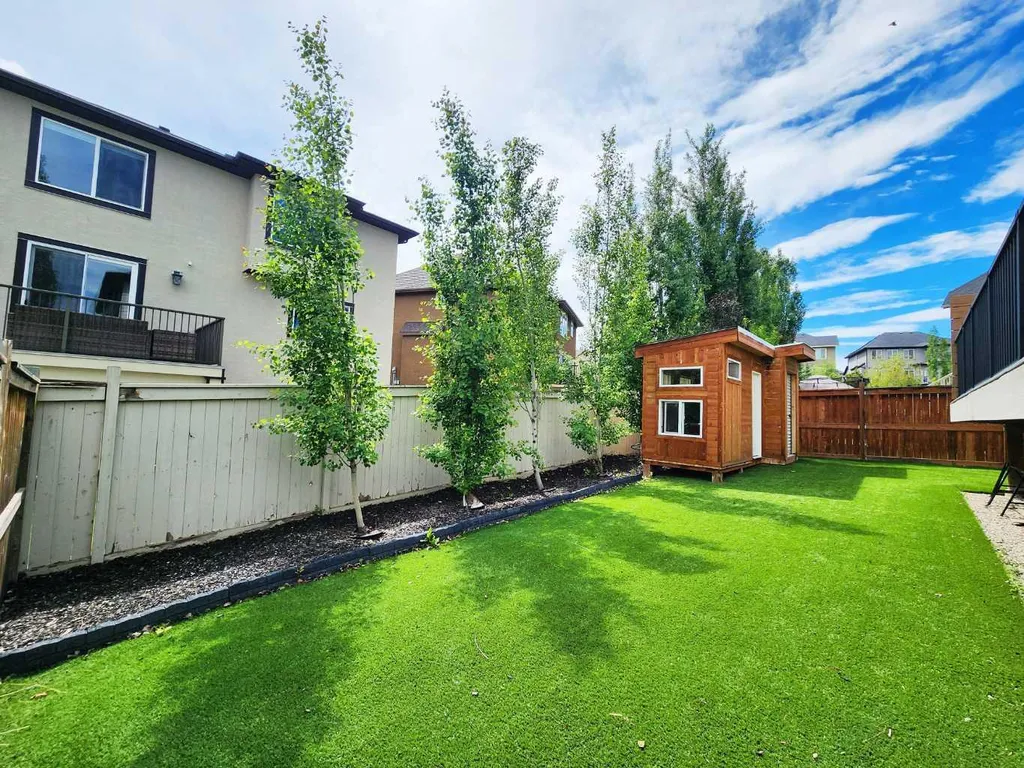 151 Stonemere Green Chestermere AB T1X 0S2