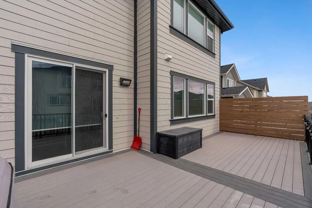 151 Stonemere Green Chestermere AB T1X 0S2