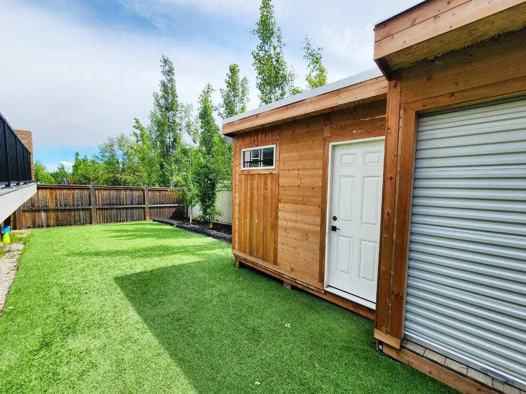 151 Stonemere Green Chestermere AB T1X 0S2
