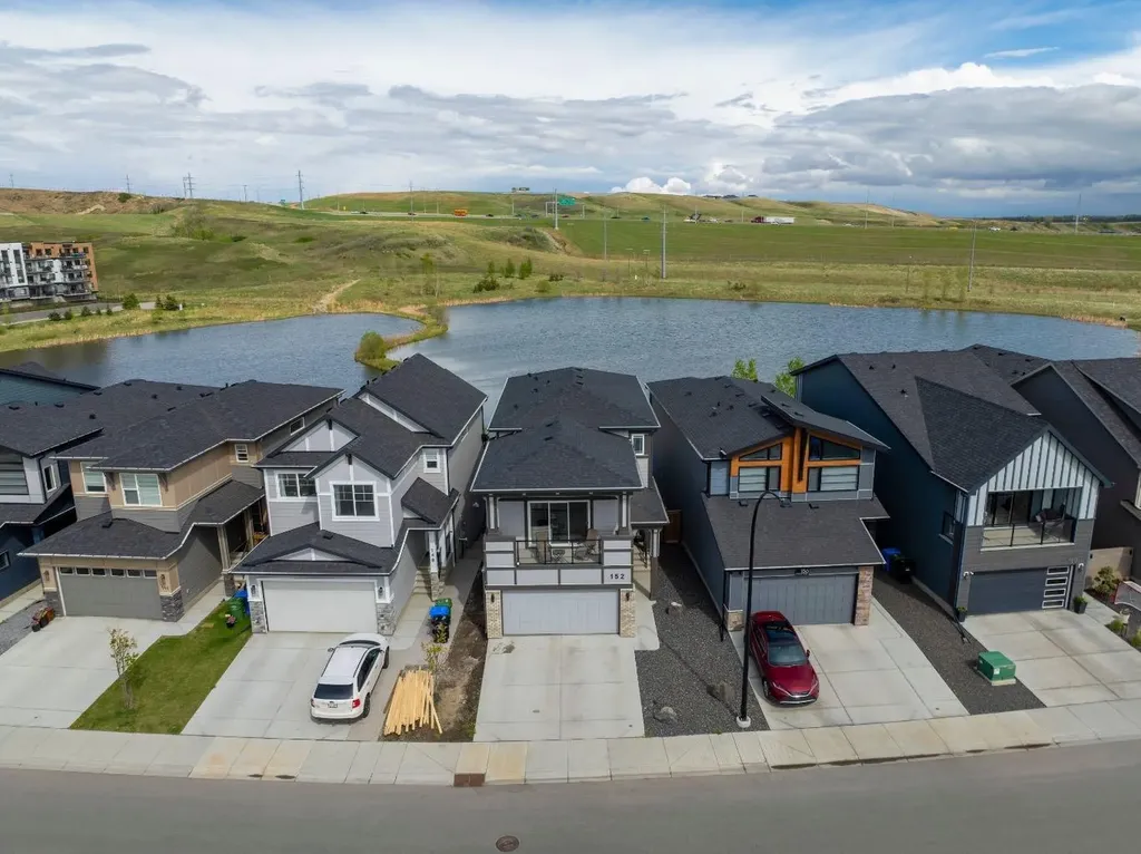 152 Cranbrook Gardens SE Calgary AB T3M 3K6