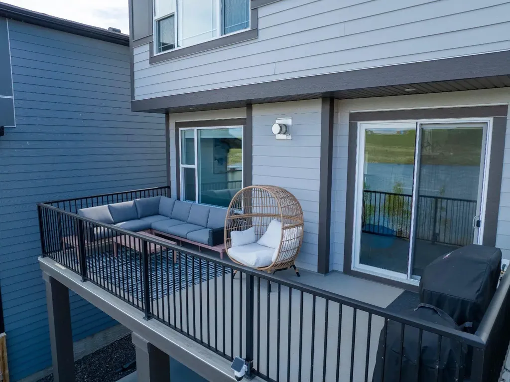 152 Cranbrook Gardens SE Calgary AB T3M 3K6
