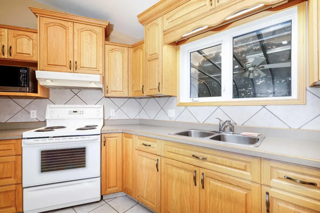 39508B Rr271 Rural Lacombe County AB T0M0J0