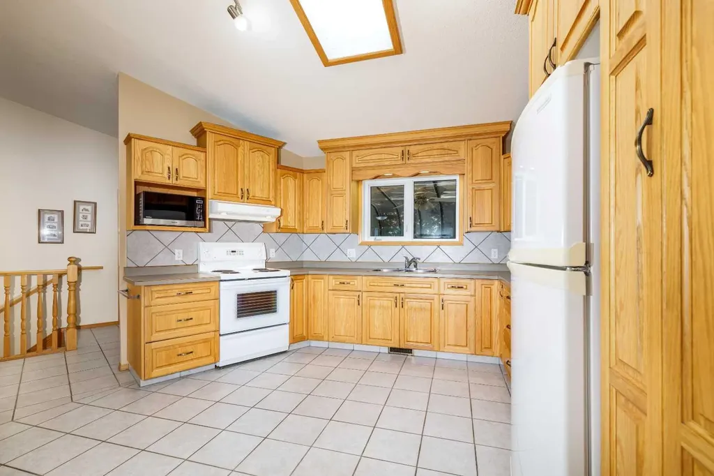 39508B Rr271 Rural Lacombe County AB T0M0J0