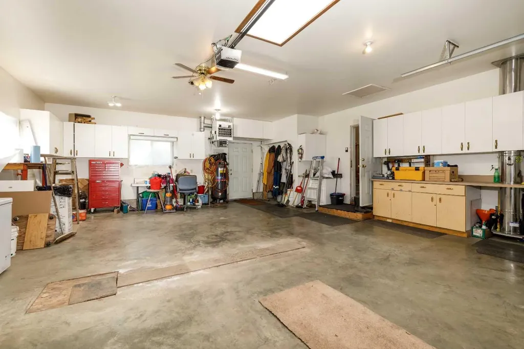 39508B Rr271 Rural Lacombe County AB T0M0J0