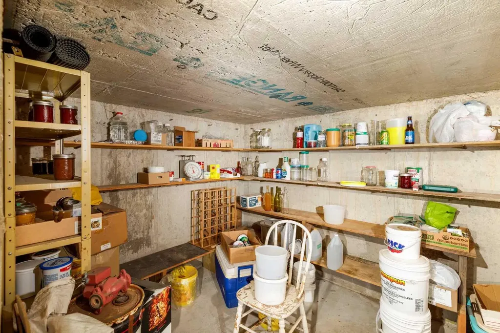 39508B Rr271 Rural Lacombe County AB T0M0J0